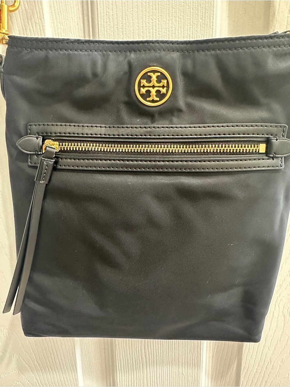 Tory Burch Black Nylon Crossbody Bag Gold Logo - Picture 2 of 5